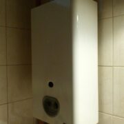 Elektryczne i gazowe podgrzewacze wody  — co sprawdzi się w Twoim domu?