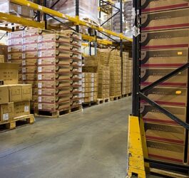 Najlepsze regały do magazynów