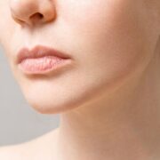 Jak poprawić owal twarzy?